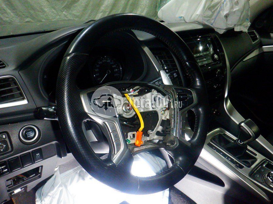 Фото Mitsubishi Pajero Sport 28