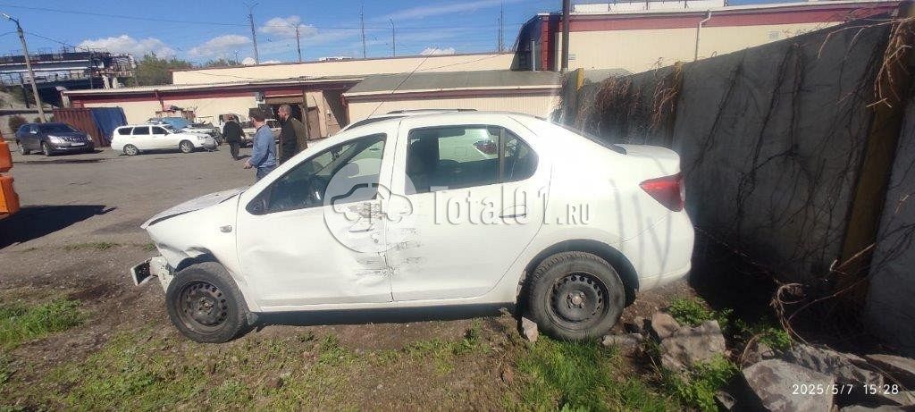 Фото Renault Logan 12
