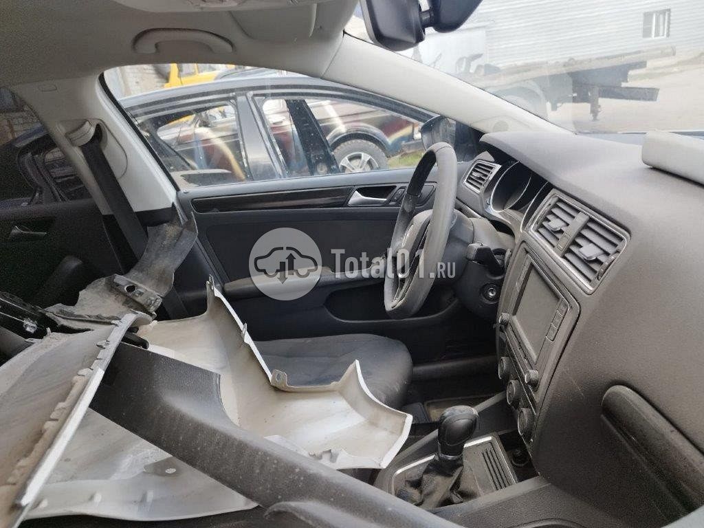 Фото Volkswagen Jetta 24