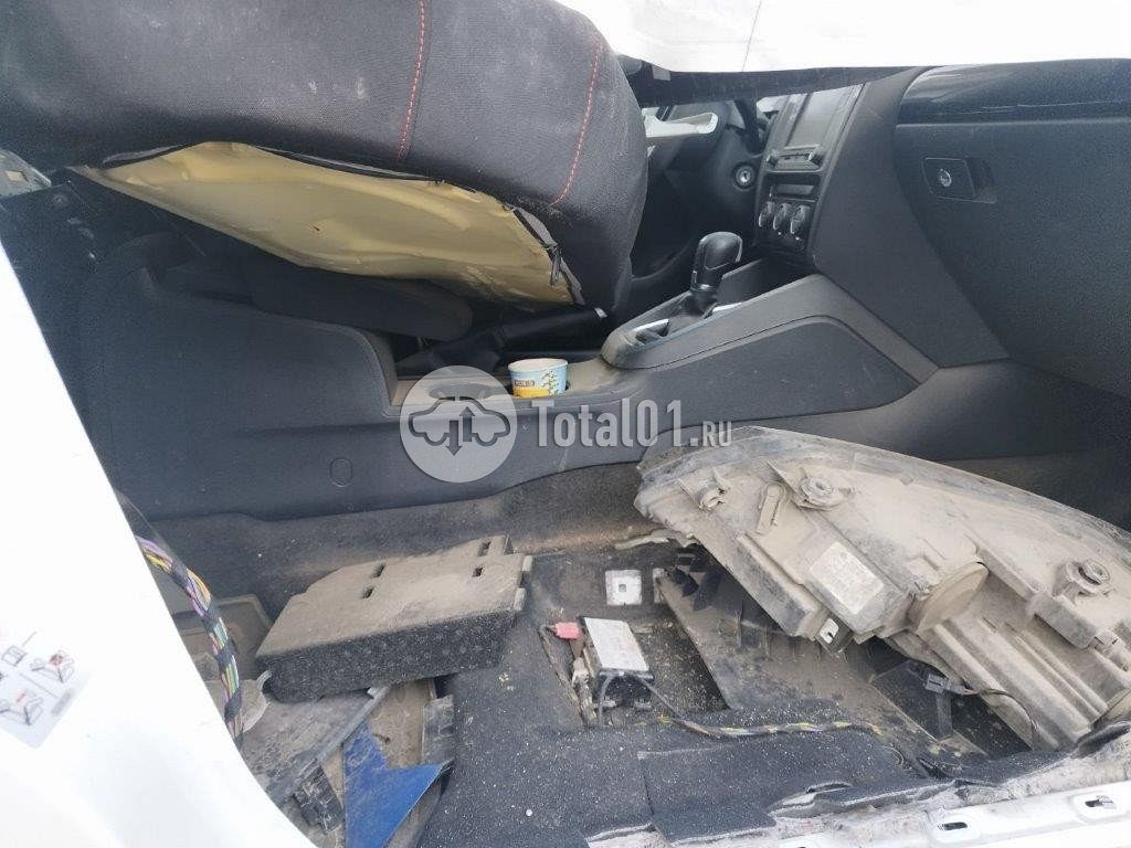 Фото Volkswagen Jetta 28