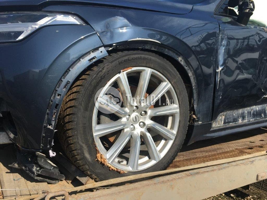 Фото Volvo XC90 14