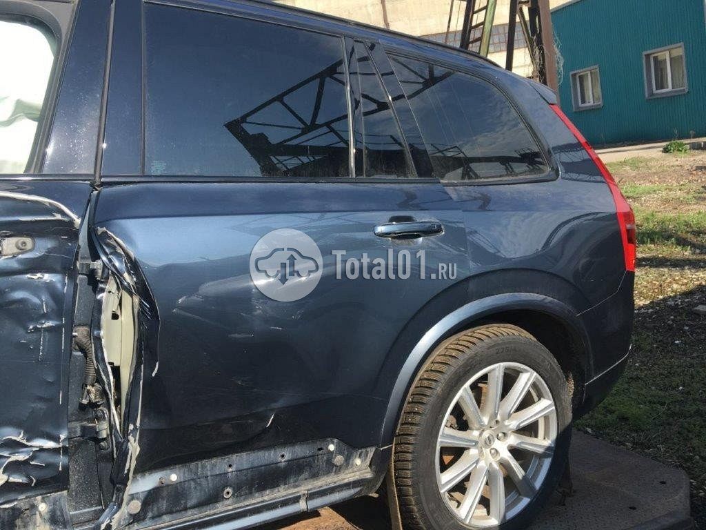 Фото Volvo XC90 24