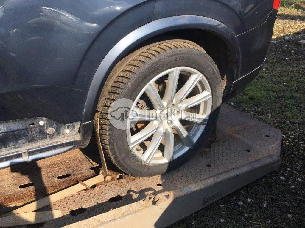 Фото Volvo XC90 26