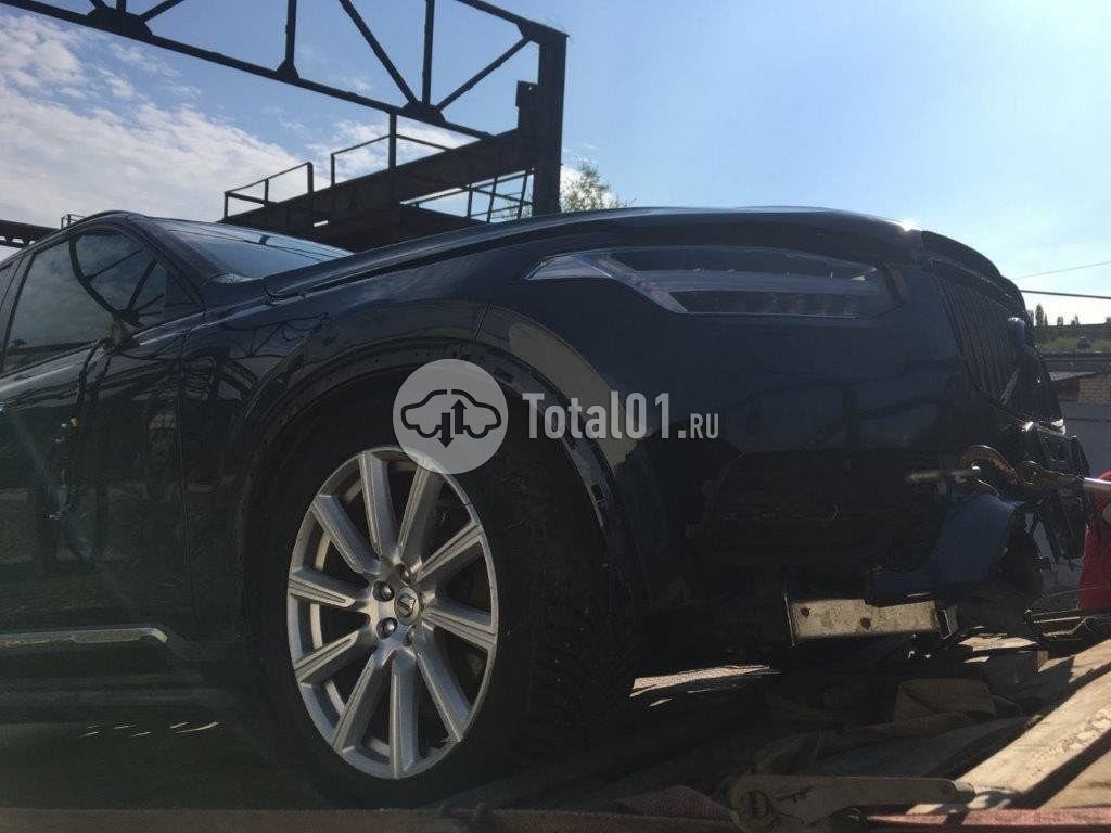 Фото Volvo XC90 46