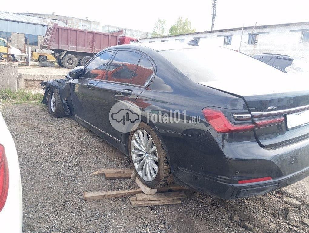 Фото BMW 7 серия 8