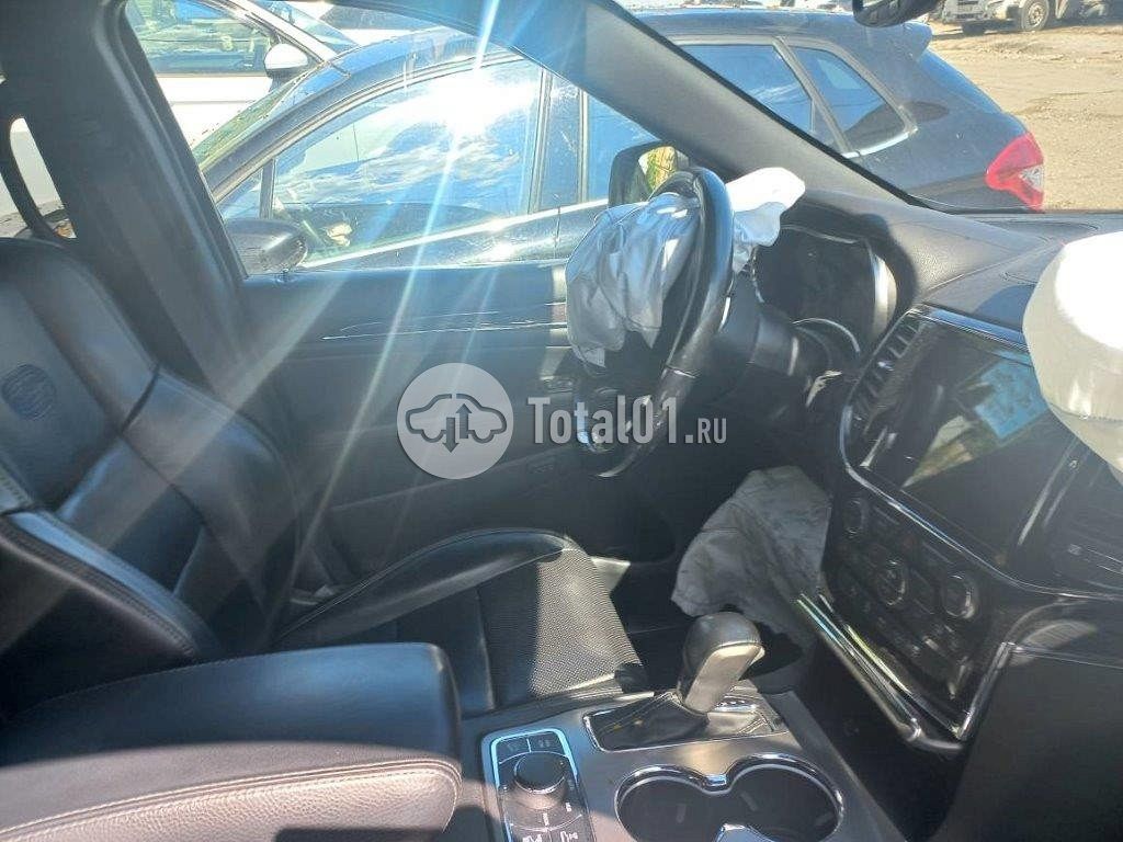 Фото Jeep Grand Cherokee 28