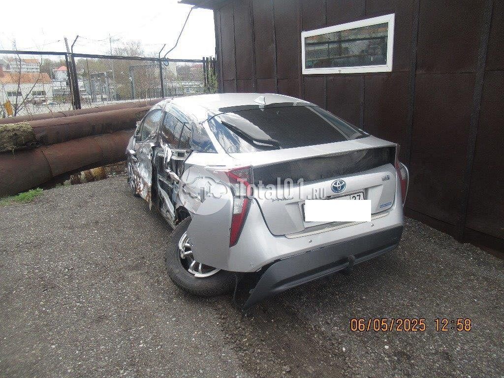 Фото Toyota Prius Hybrid 4
