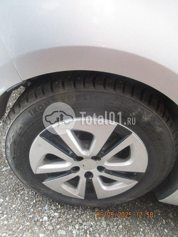 Фото Toyota Prius Hybrid 14