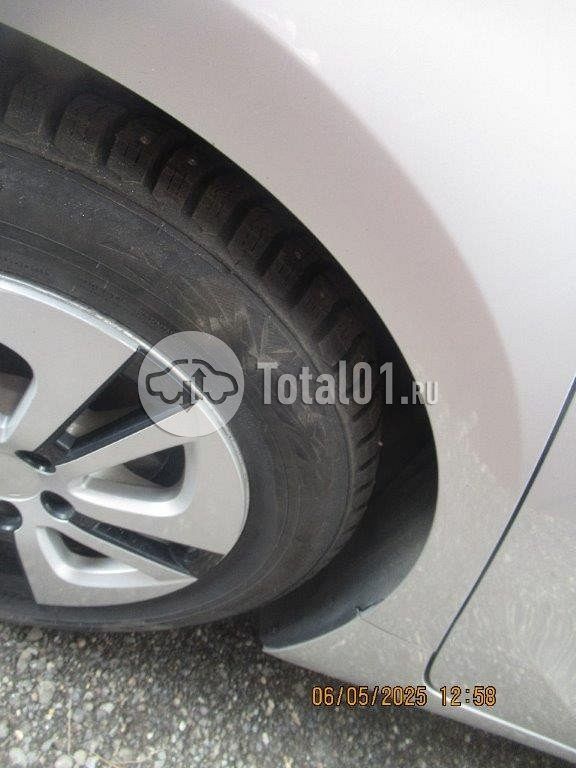 Фото Toyota Prius Hybrid 18