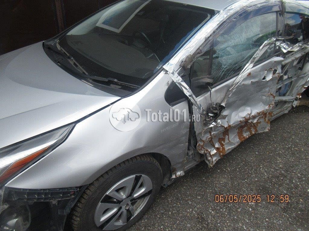 Фото Toyota Prius Hybrid 46