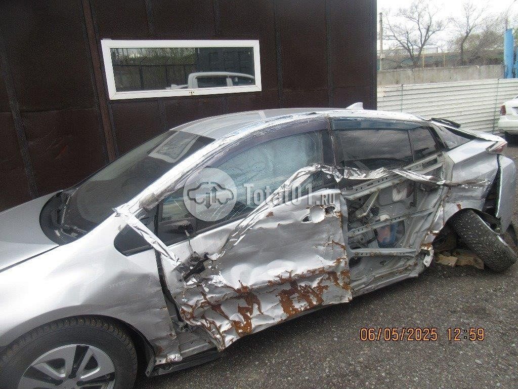 Фото Toyota Prius Hybrid 50