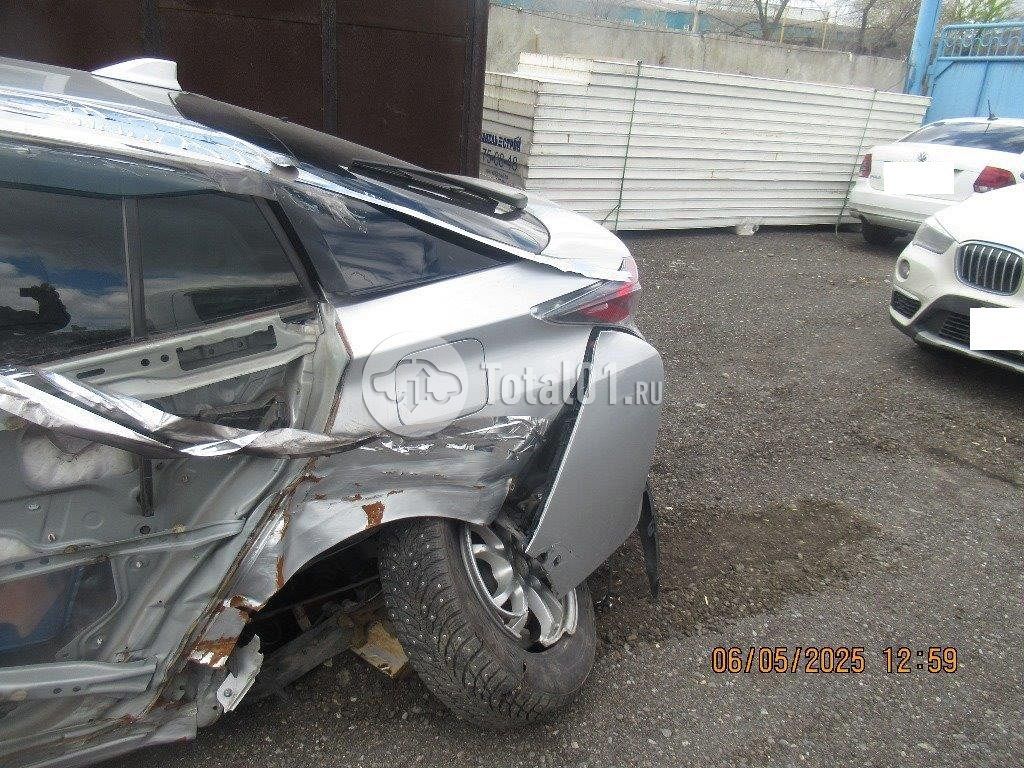 Фото Toyota Prius Hybrid 56