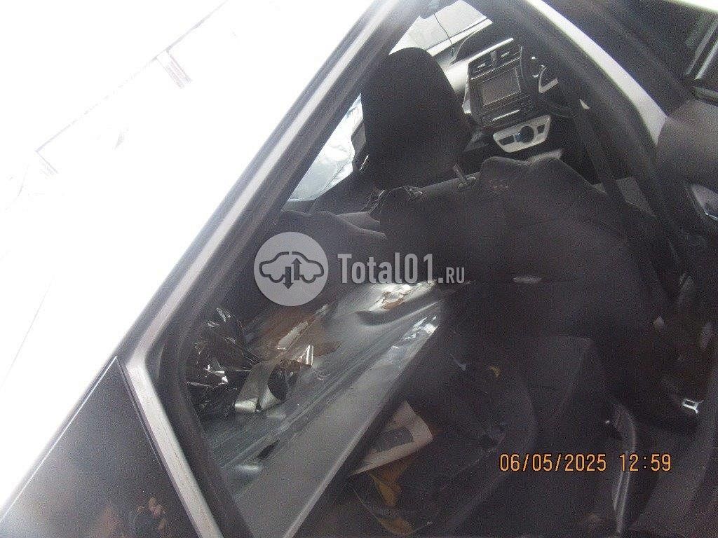 Фото Toyota Prius Hybrid 68