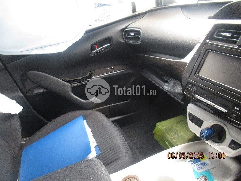 Фото Toyota Prius Hybrid 92