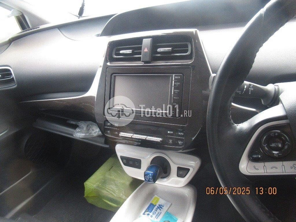 Фото Toyota Prius Hybrid 96