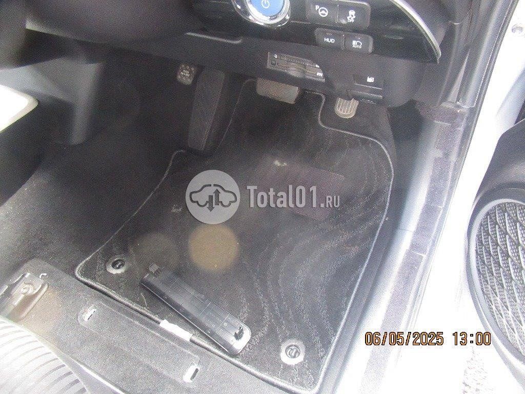 Фото Toyota Prius Hybrid 98