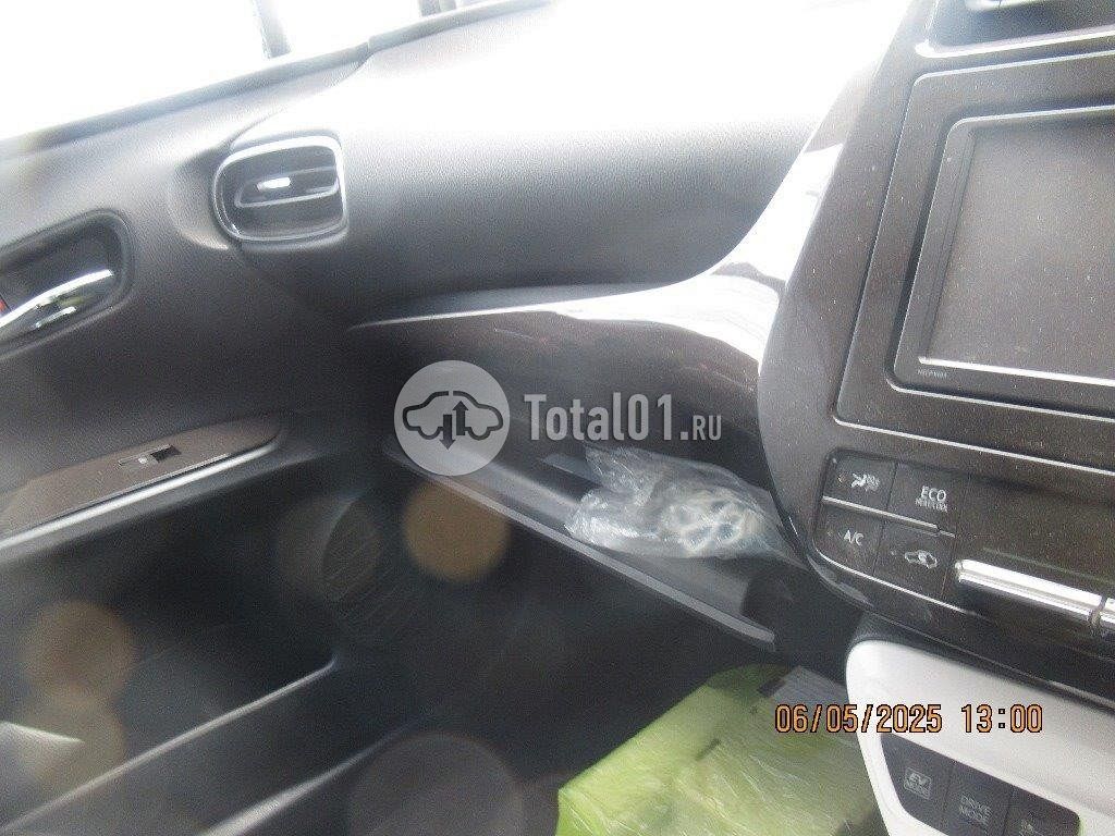Фото Toyota Prius Hybrid 102