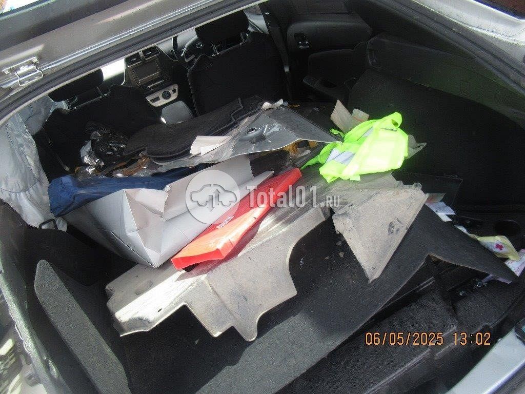Фото Toyota Prius Hybrid 132
