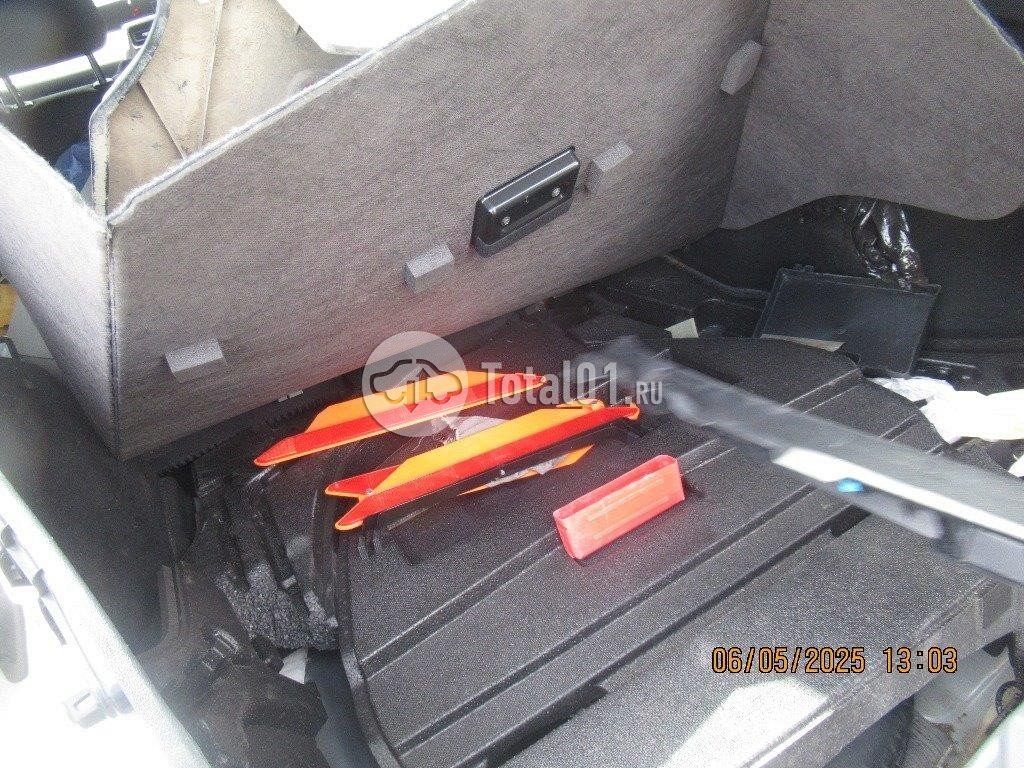 Фото Toyota Prius Hybrid 146