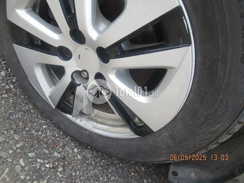 Фото Toyota Prius Hybrid 150