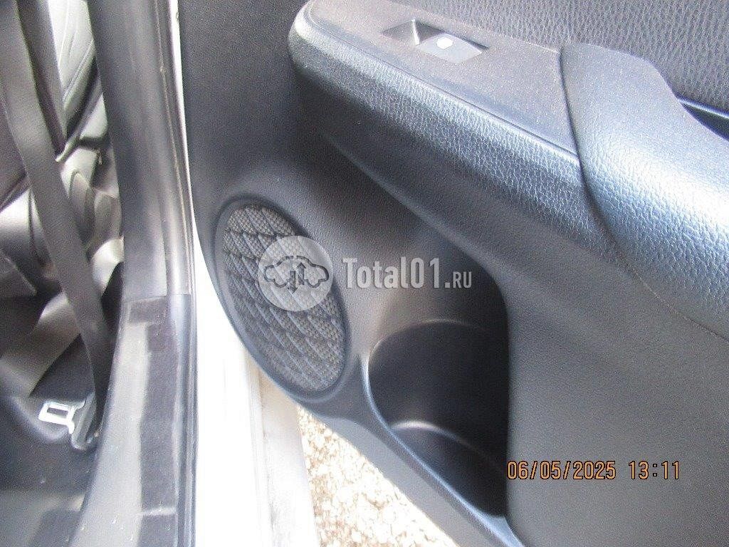 Фото Toyota Prius Hybrid 152