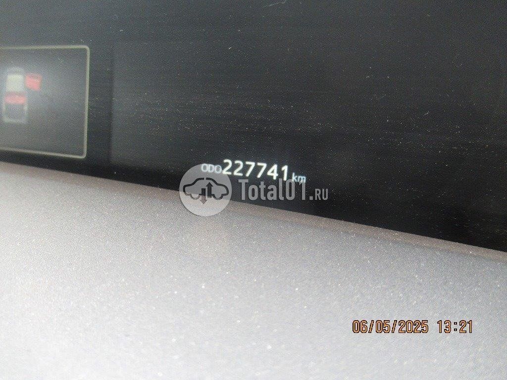 Фото Toyota Prius Hybrid 160