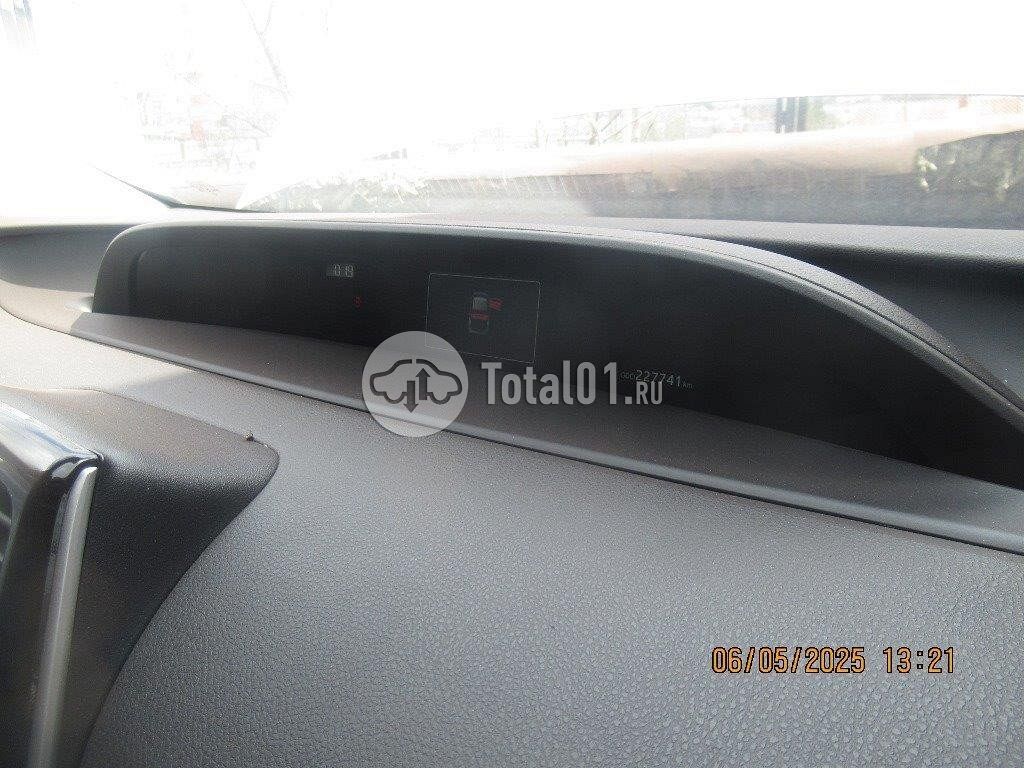 Фото Toyota Prius Hybrid 162