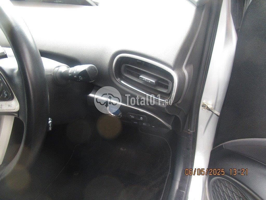 Фото Toyota Prius Hybrid 164
