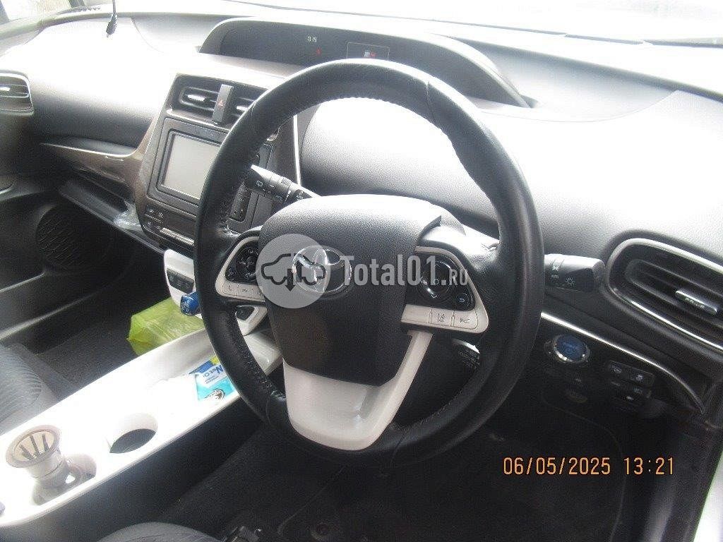 Фото Toyota Prius Hybrid 166