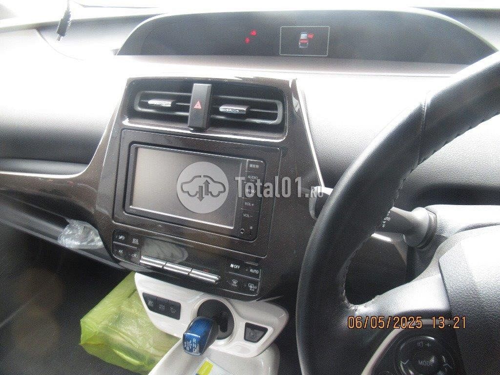 Фото Toyota Prius Hybrid 168