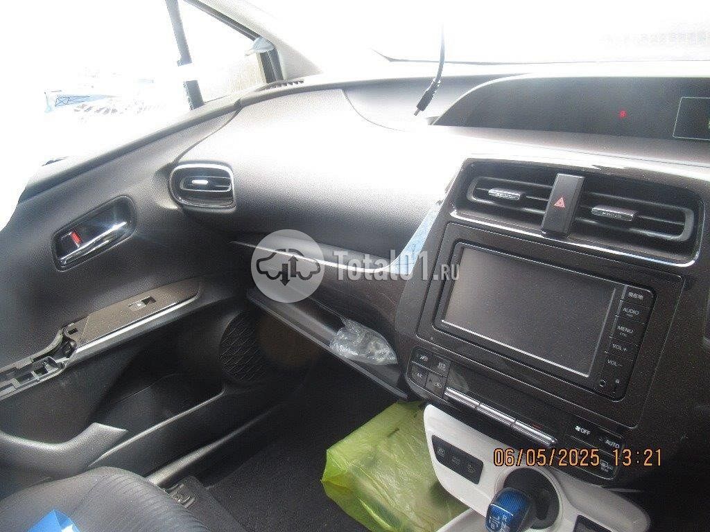 Фото Toyota Prius Hybrid 170