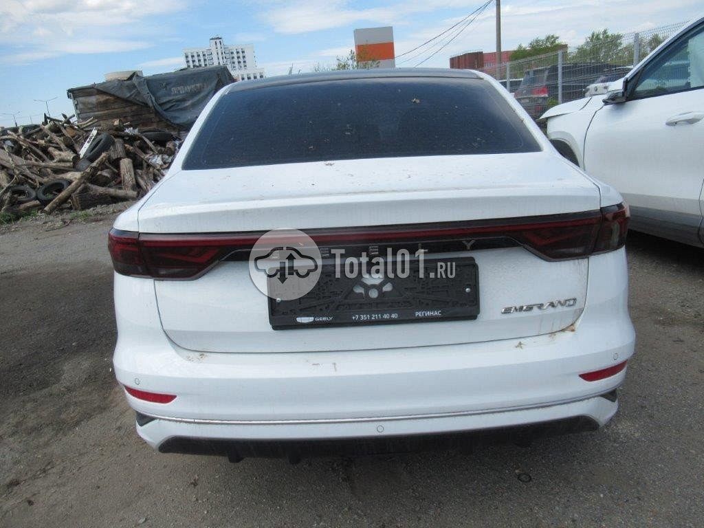 Фото Geely Emgrand 12