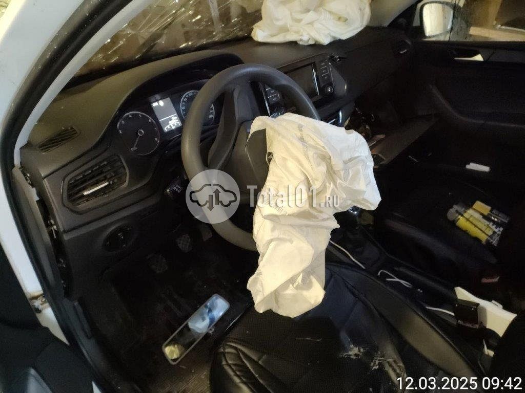 Фото Volkswagen Polo 32