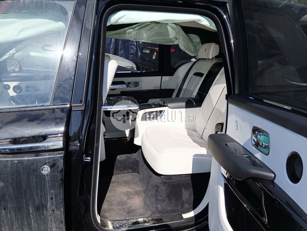 Фото Rolls-Royce Cullinan 12