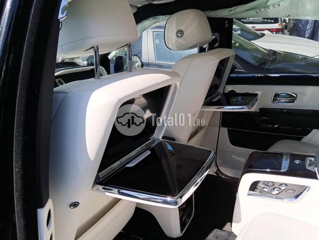 Фото Rolls-Royce Cullinan 16
