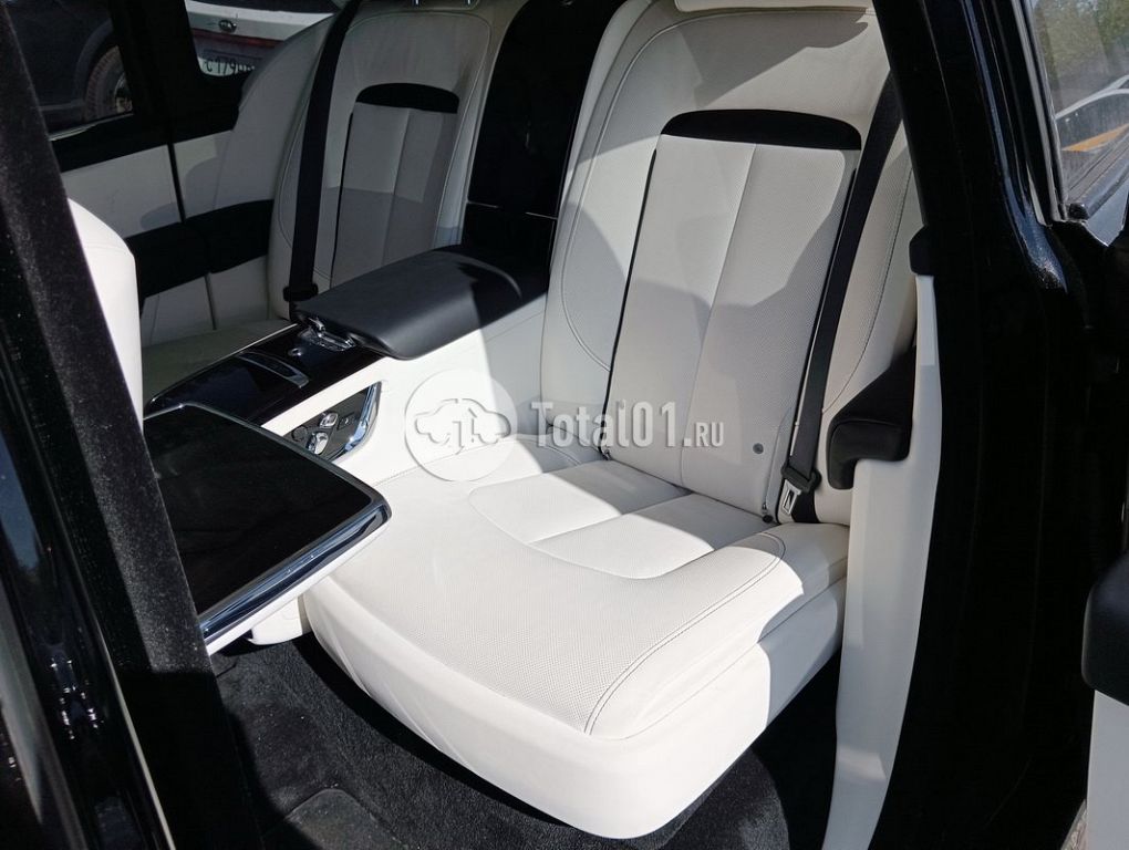 Фото Rolls-Royce Cullinan 18