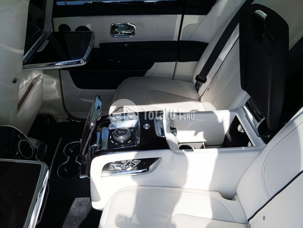 Фото Rolls-Royce Cullinan 22