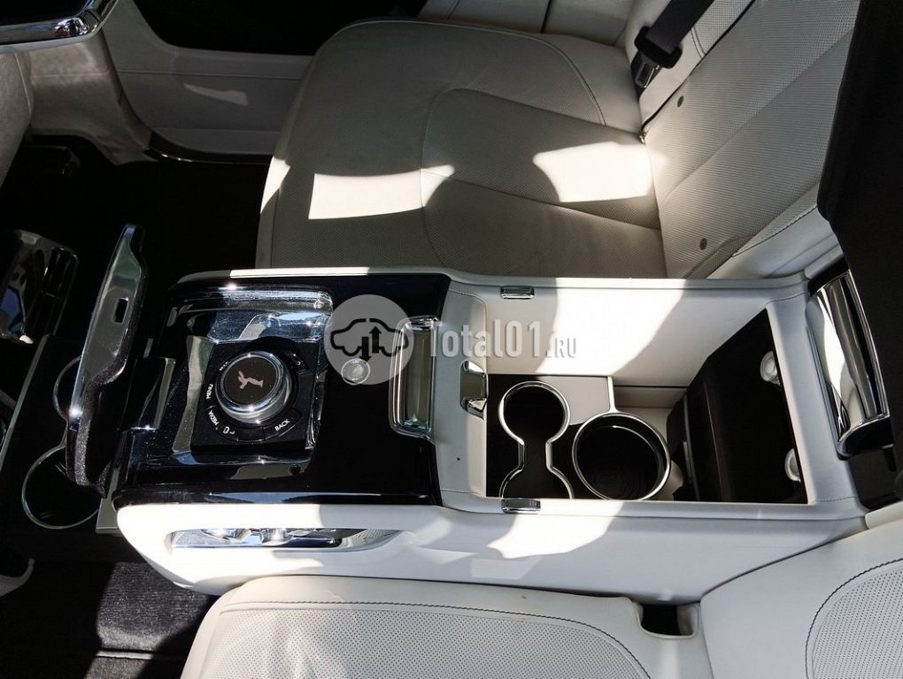 Фото Rolls-Royce Cullinan 24