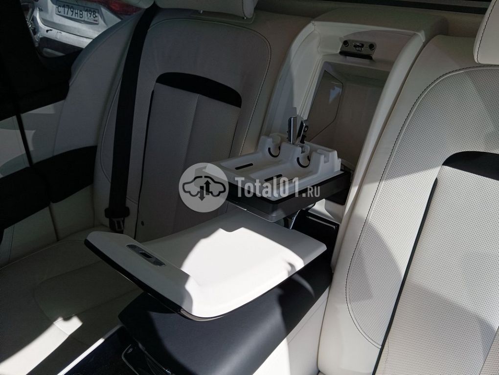 Фото Rolls-Royce Cullinan 28