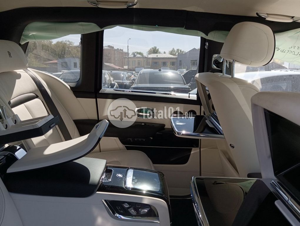 Фото Rolls-Royce Cullinan 42