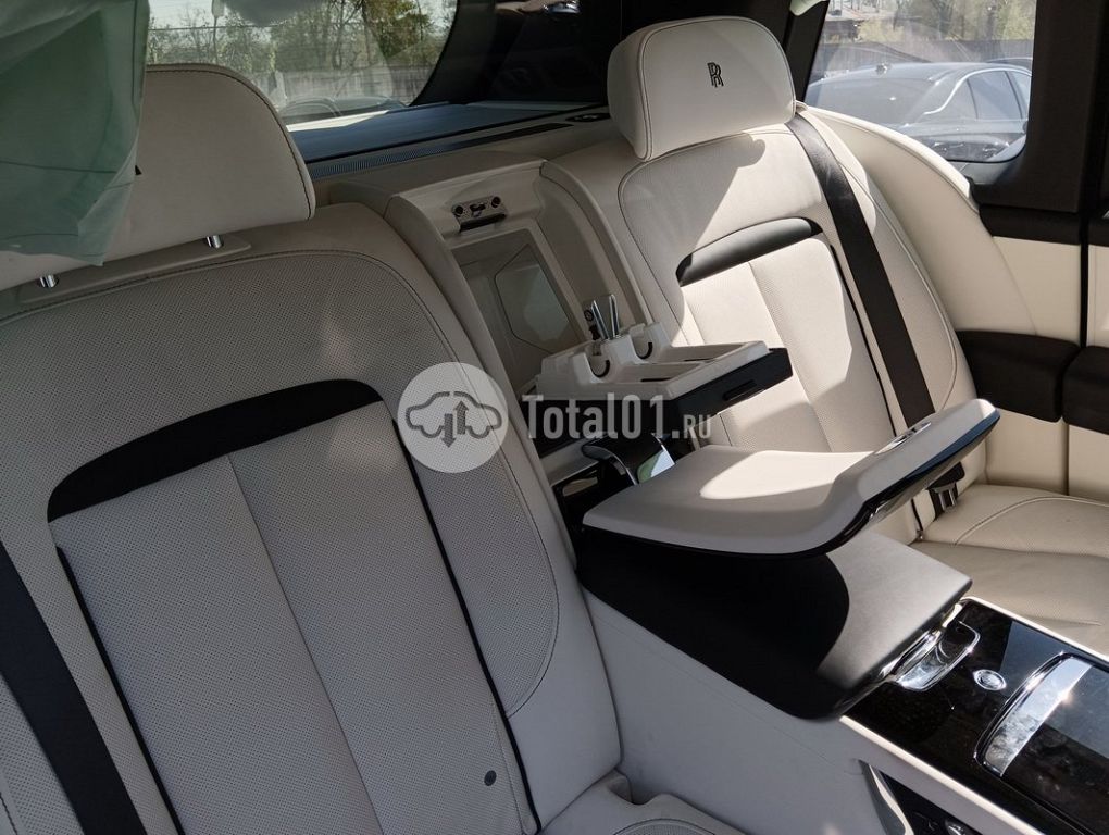 Фото Rolls-Royce Cullinan 48