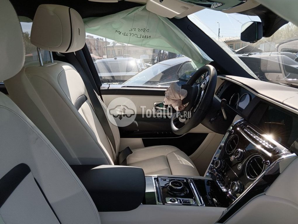 Фото Rolls-Royce Cullinan 78
