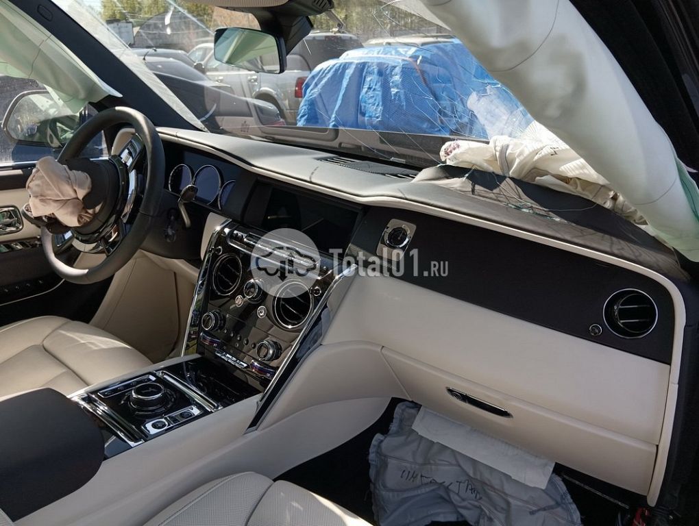 Фото Rolls-Royce Cullinan 82