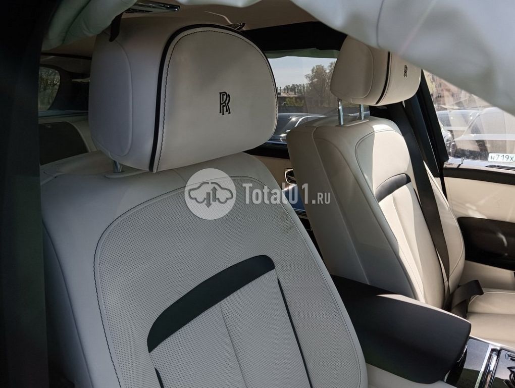 Фото Rolls-Royce Cullinan 86
