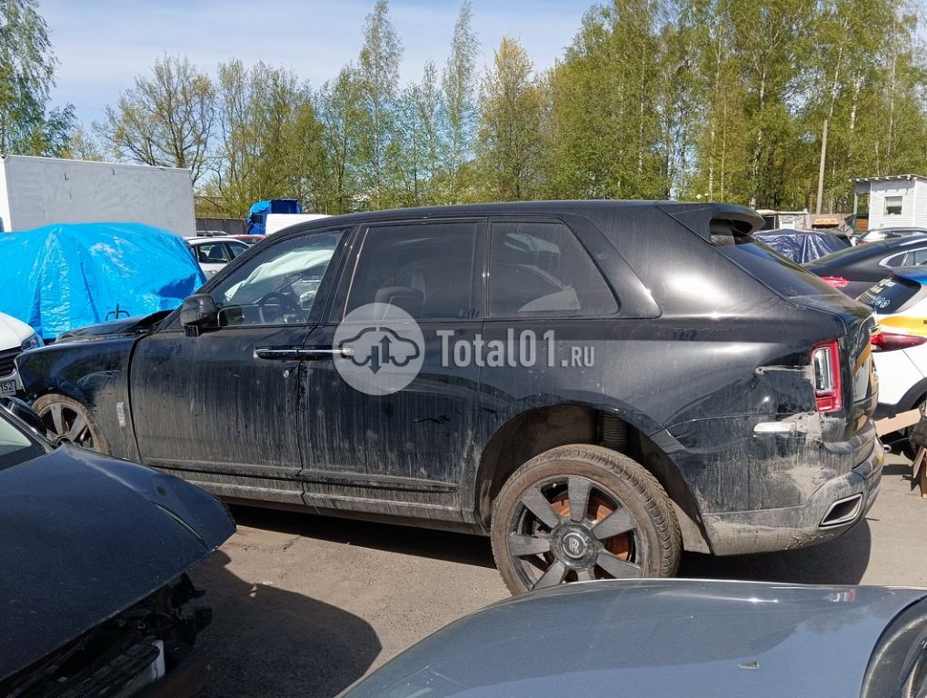 Фото Rolls-Royce Cullinan 170