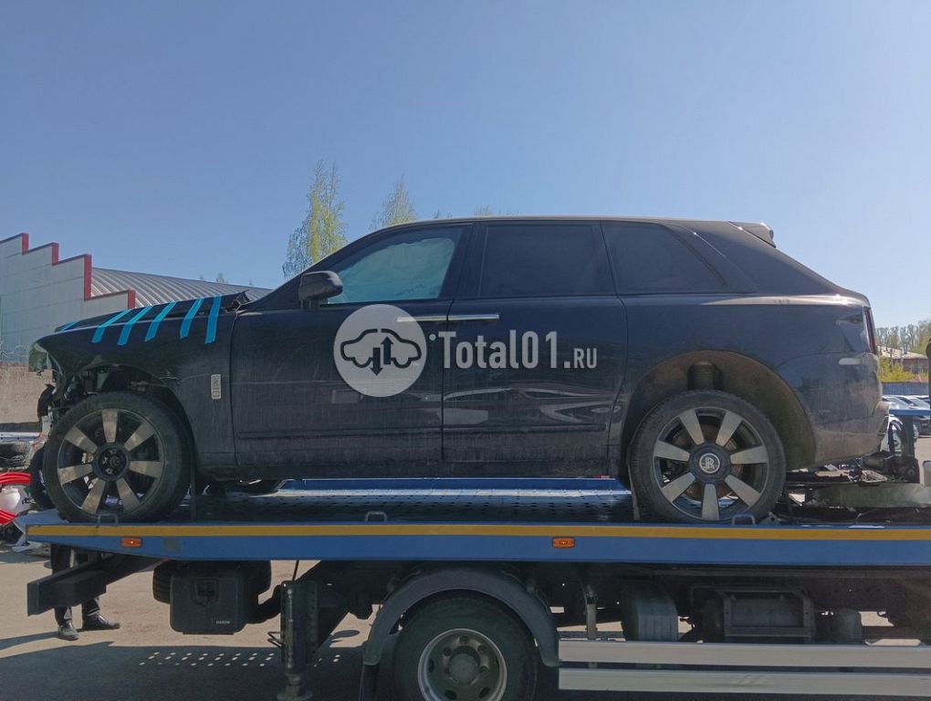Фото Rolls-Royce Cullinan 240