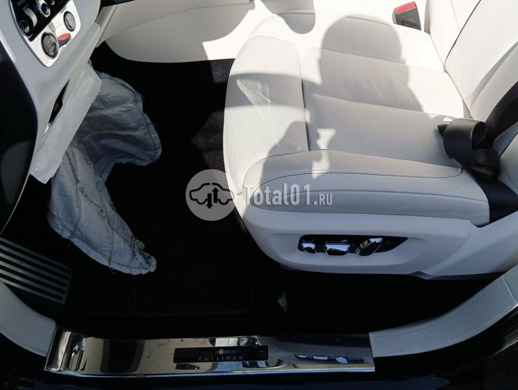 Фото Rolls-Royce Cullinan 312