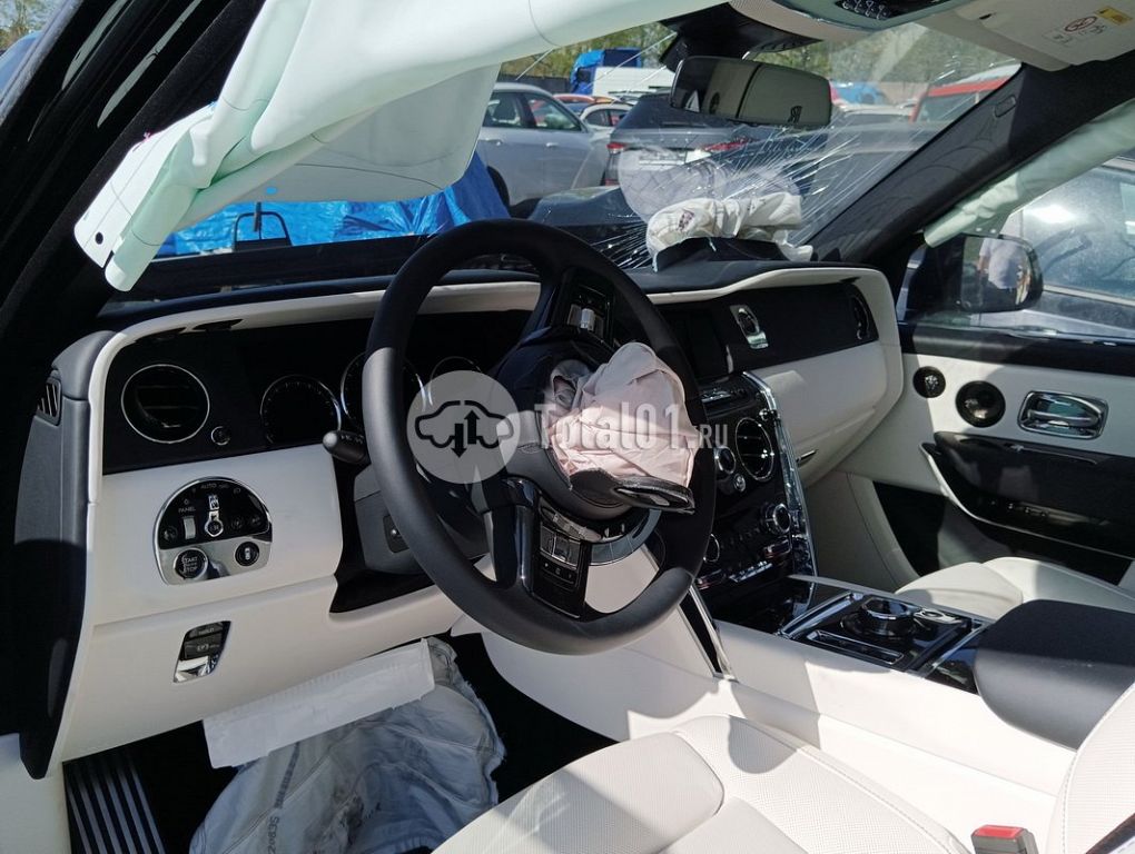 Фото Rolls-Royce Cullinan 318
