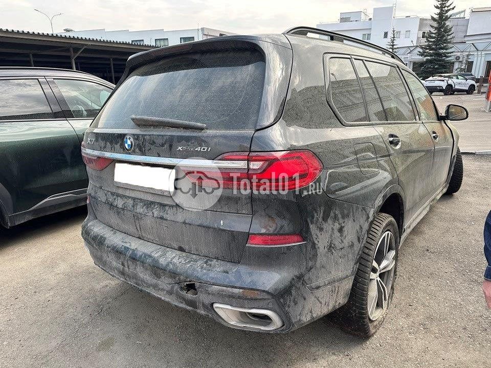 Фото BMW X7 16