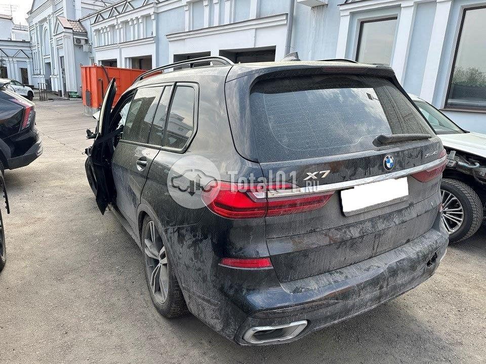 Фото BMW X7 32